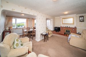 LOUNGE/DINER- click for photo gallery